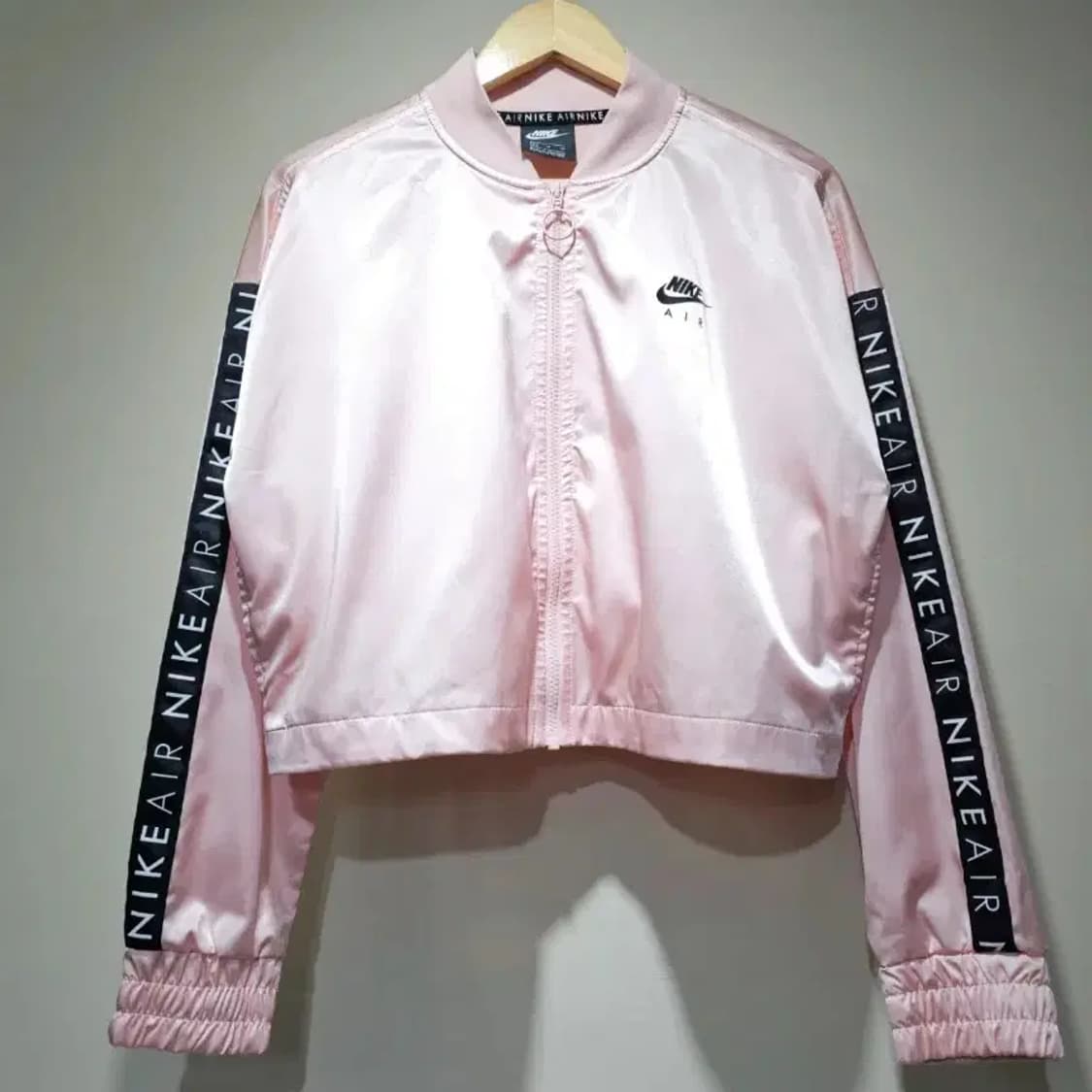 나이키 에어 핑크 새틴 봄버 자켓 상품이미지3