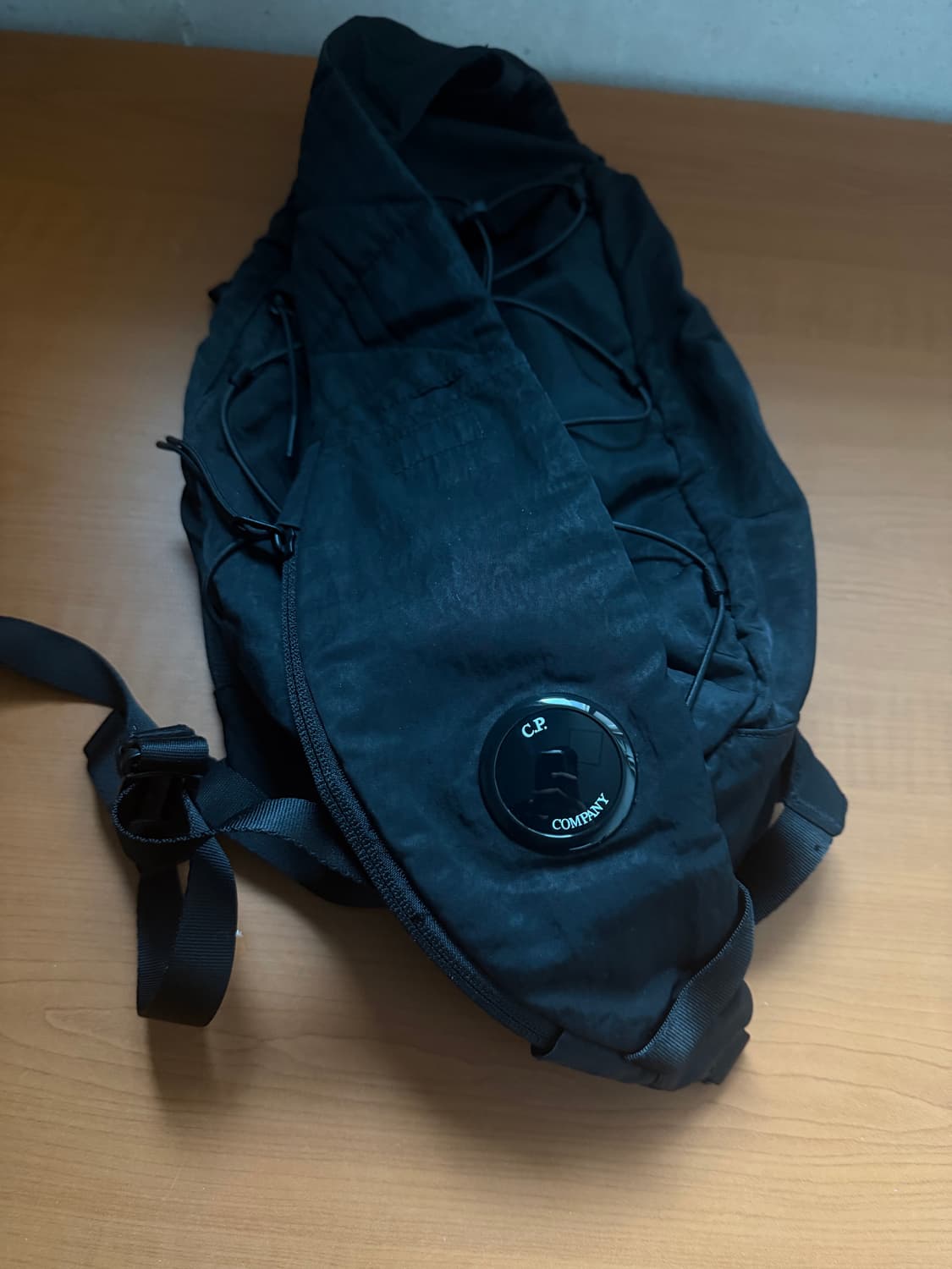 C.P. 컴퍼니 나일론 B 렌즈 크로스백 블랙 - 25FW 상품이미지3