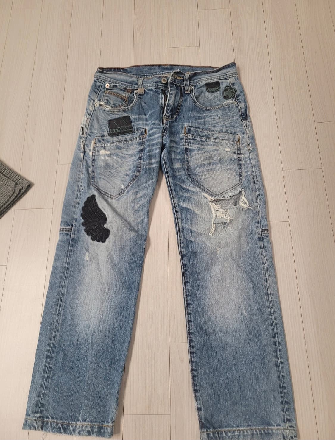 아르마니 익스체인지AX소재 빈티지 워시드 데님 팬츠 찢청패치 포인트 상품이미지1