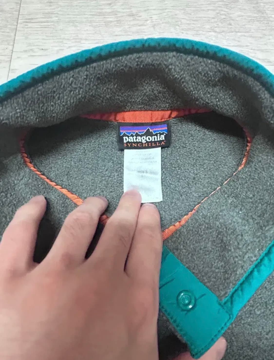 파타고니아 신칠라 리젠 그린 L 샤이아 라보프 착용 상품이미지4