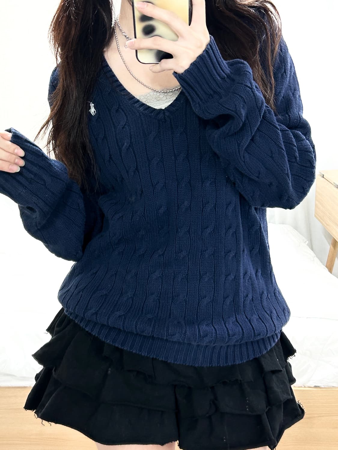 폴로 화이트포니 네이비 브이넥 케이블 니트 상품이미지1