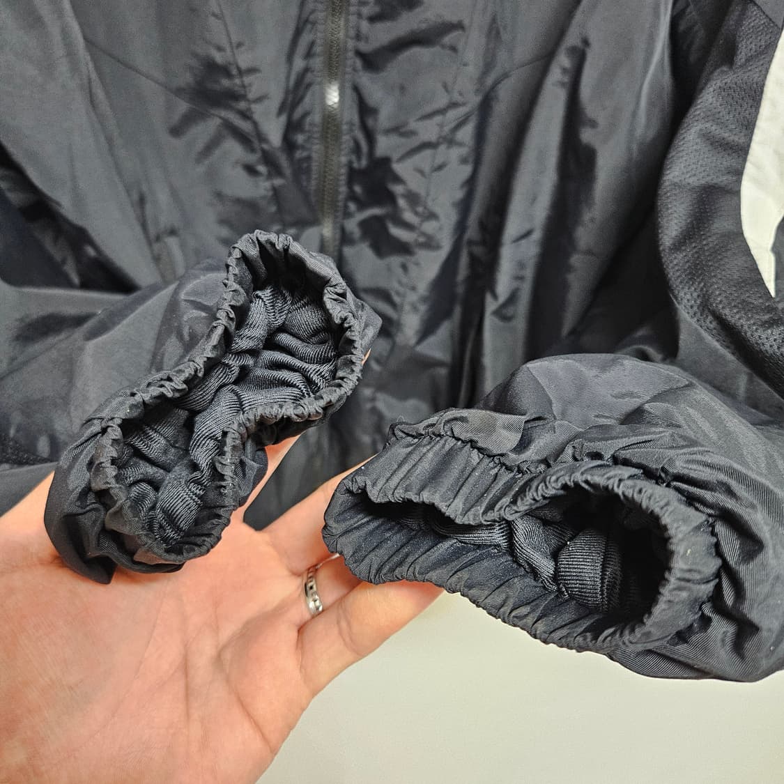 데상트 배색 바람막이 점퍼 95 상품이미지4