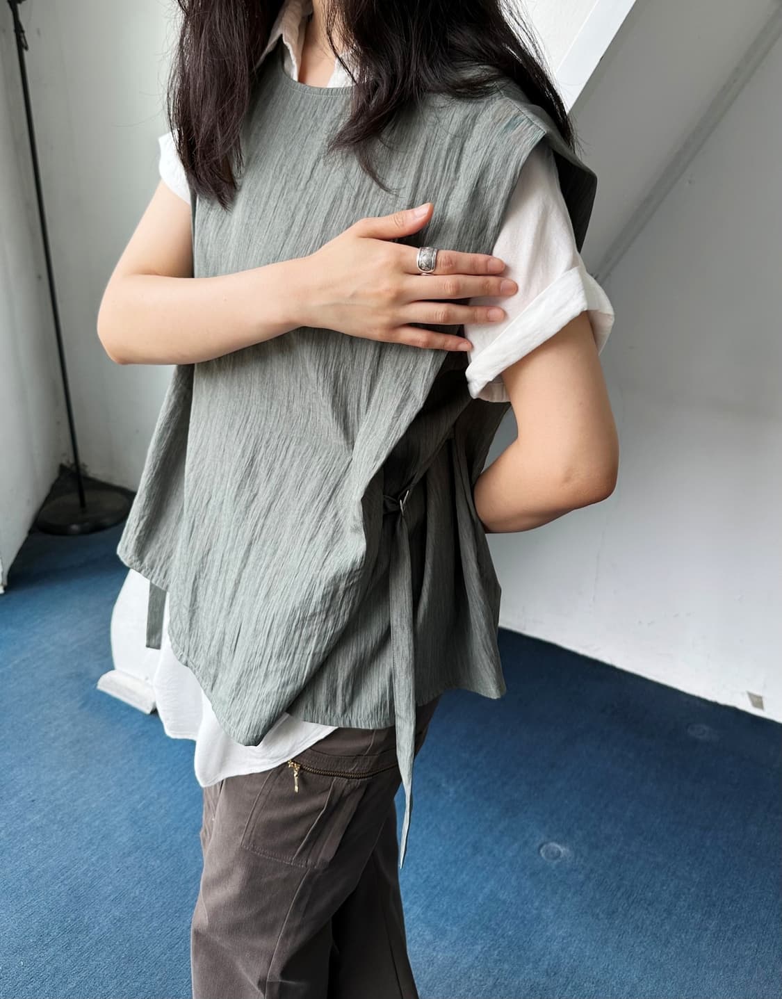 Washed poly nylon sleeveless belted P/O 상품이미지1