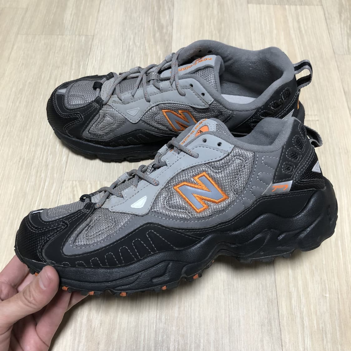 (255) 뉴발란스 ML703 그레이블랙 어글리 스니커즈 트래킹화 그레이 상품이미지1