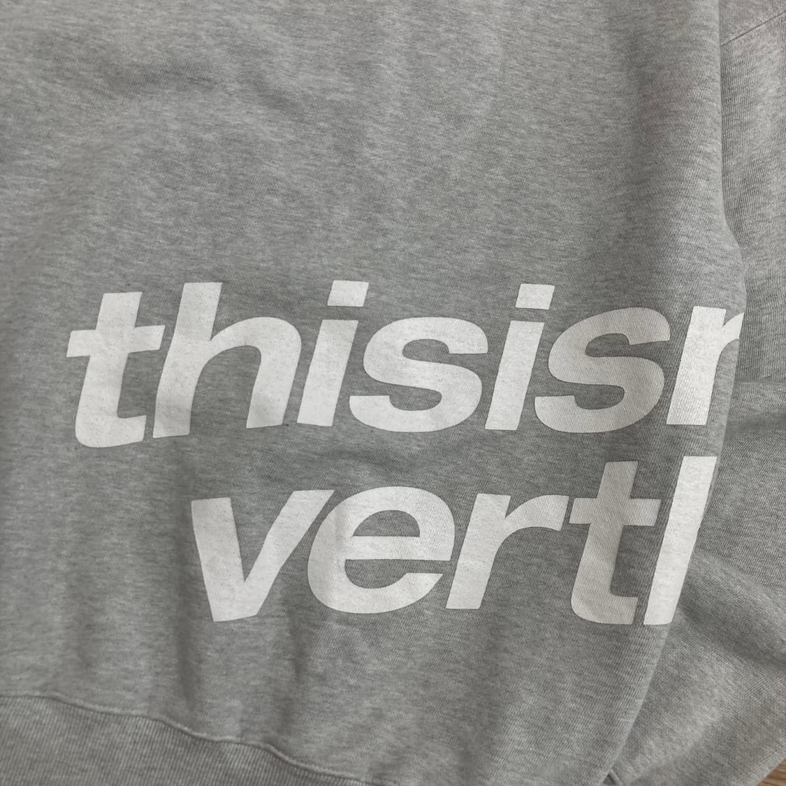 디스이즈네버댓 스펠아웃 그레이 맨투맨 상품이미지2