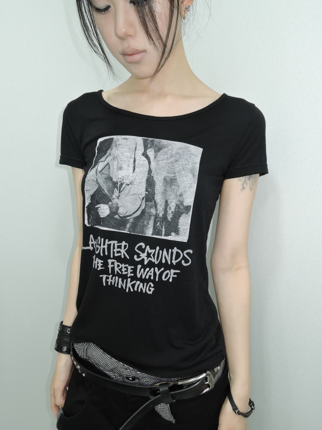 Grunge Photo Graphic Slim T-Shirt 상품이미지1