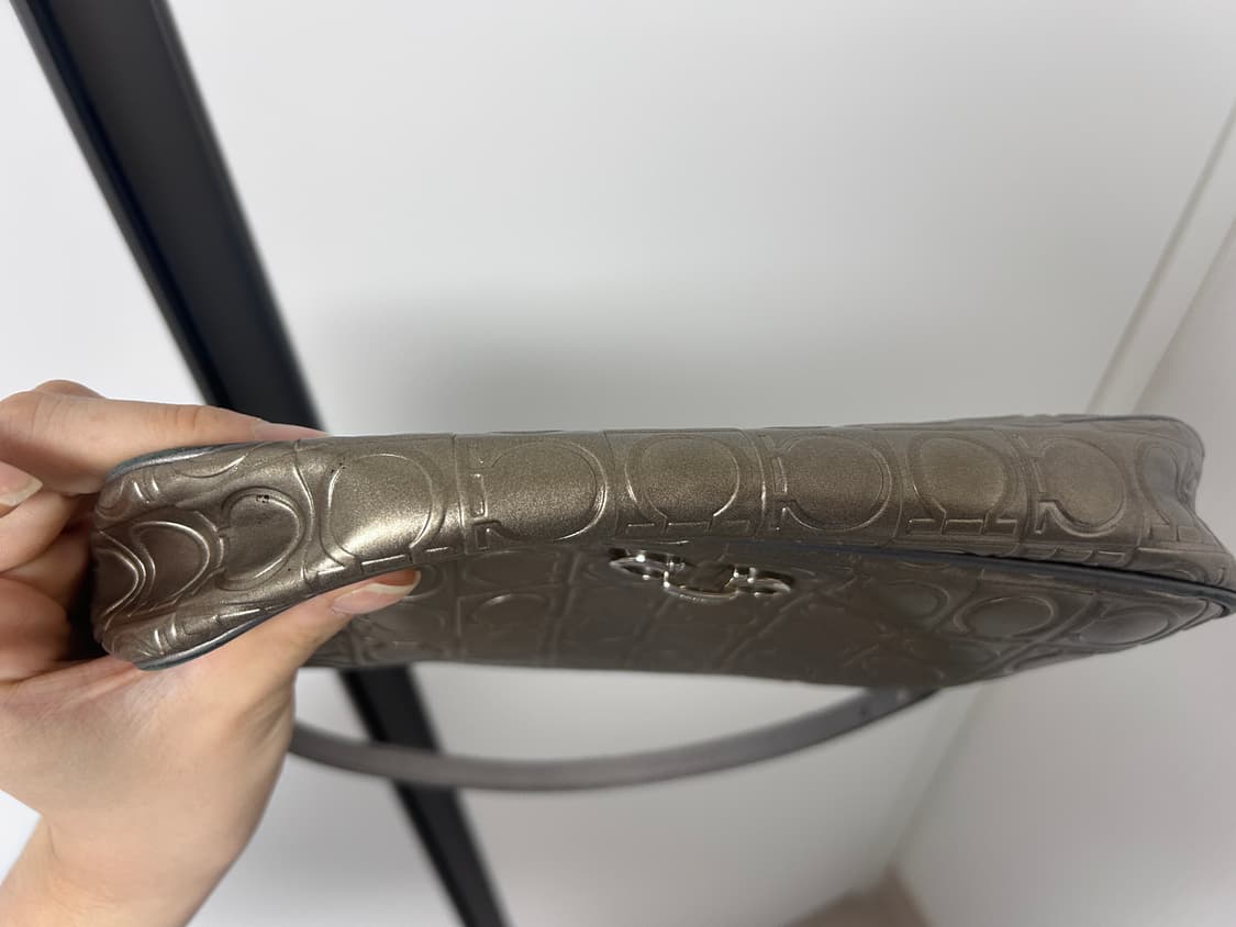 페라가모 에나멜 미니 숄더백 상품이미지3