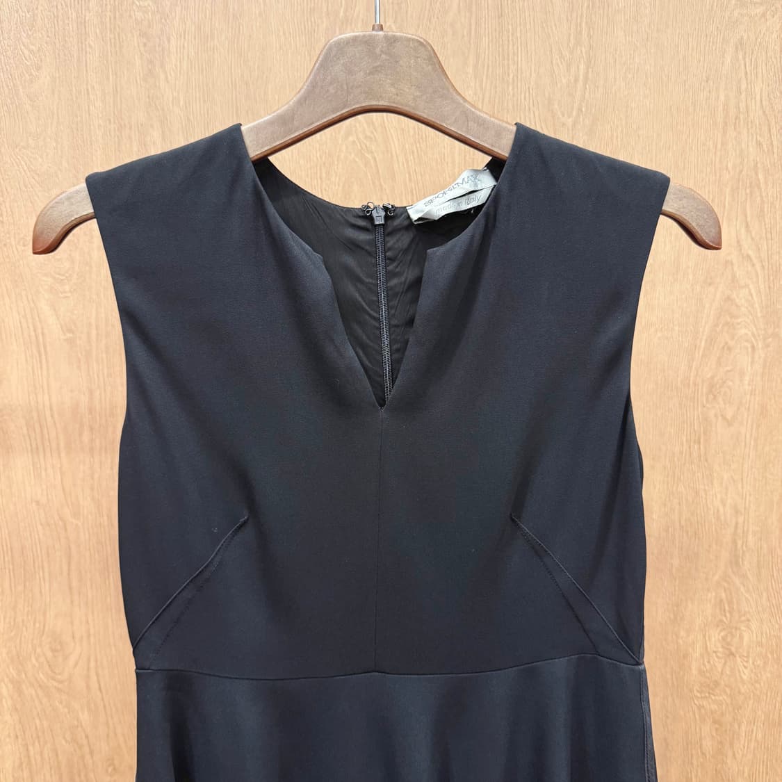 막스마라 스포트막스 브이넥 슬리브리스 플레어 미니 원피스 블랙 상품이미지4