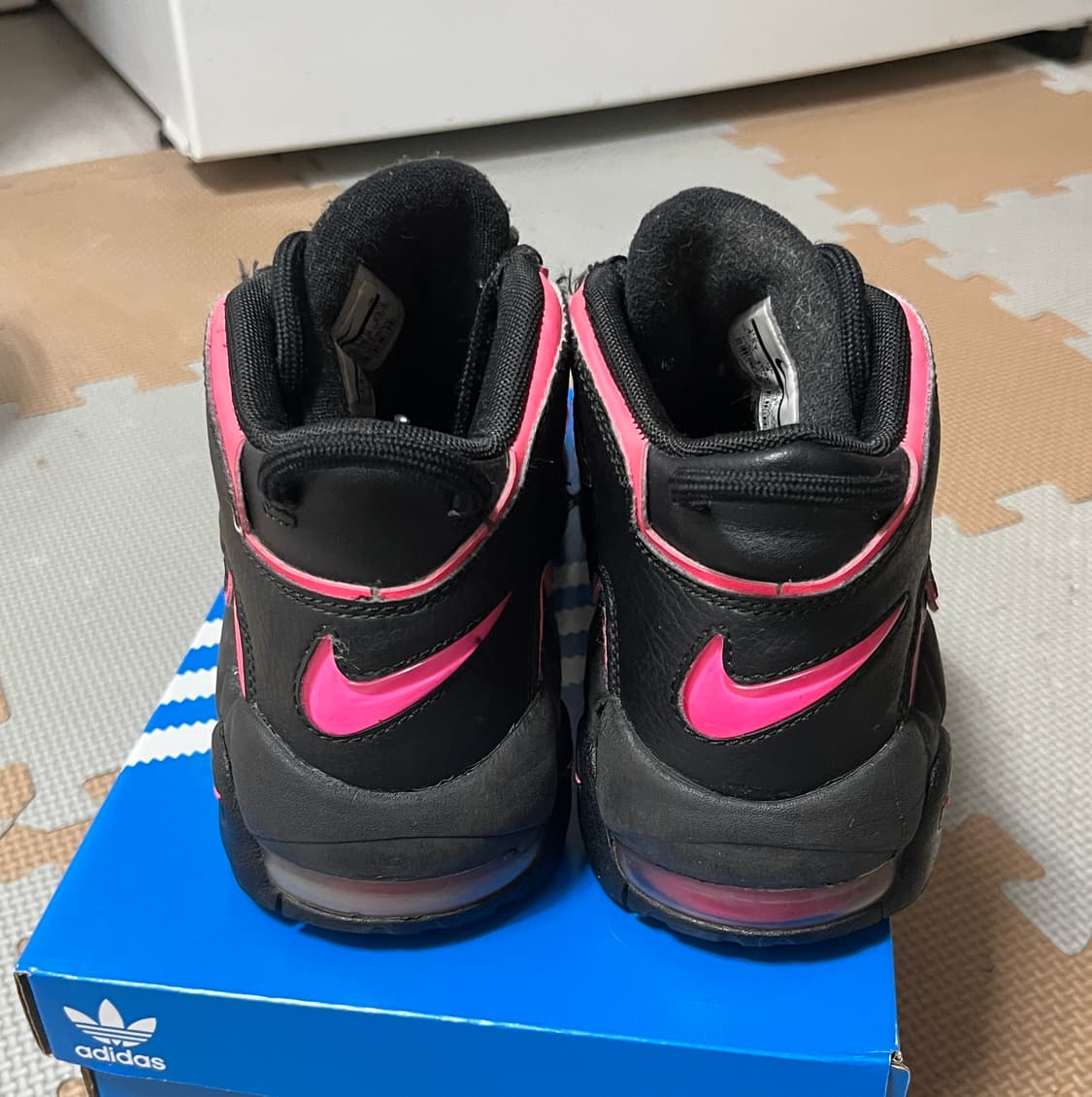 나이키 에어 모어 업템포96 블랙핑크 235 상품이미지4