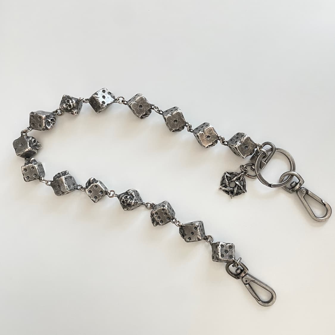 에모스탠스클럽 다이스 체인 판매합니다 상품이미지1