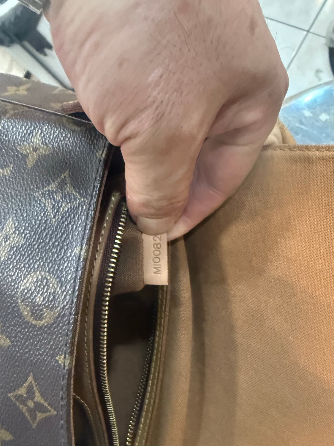 정품 루이비통 루핑 MM 팝니다 상품이미지9