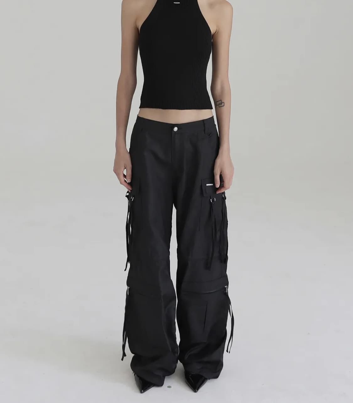 배드블러드 멀티 스트랩 카고 팬츠 - 블랙 파라슈트 상품이미지1