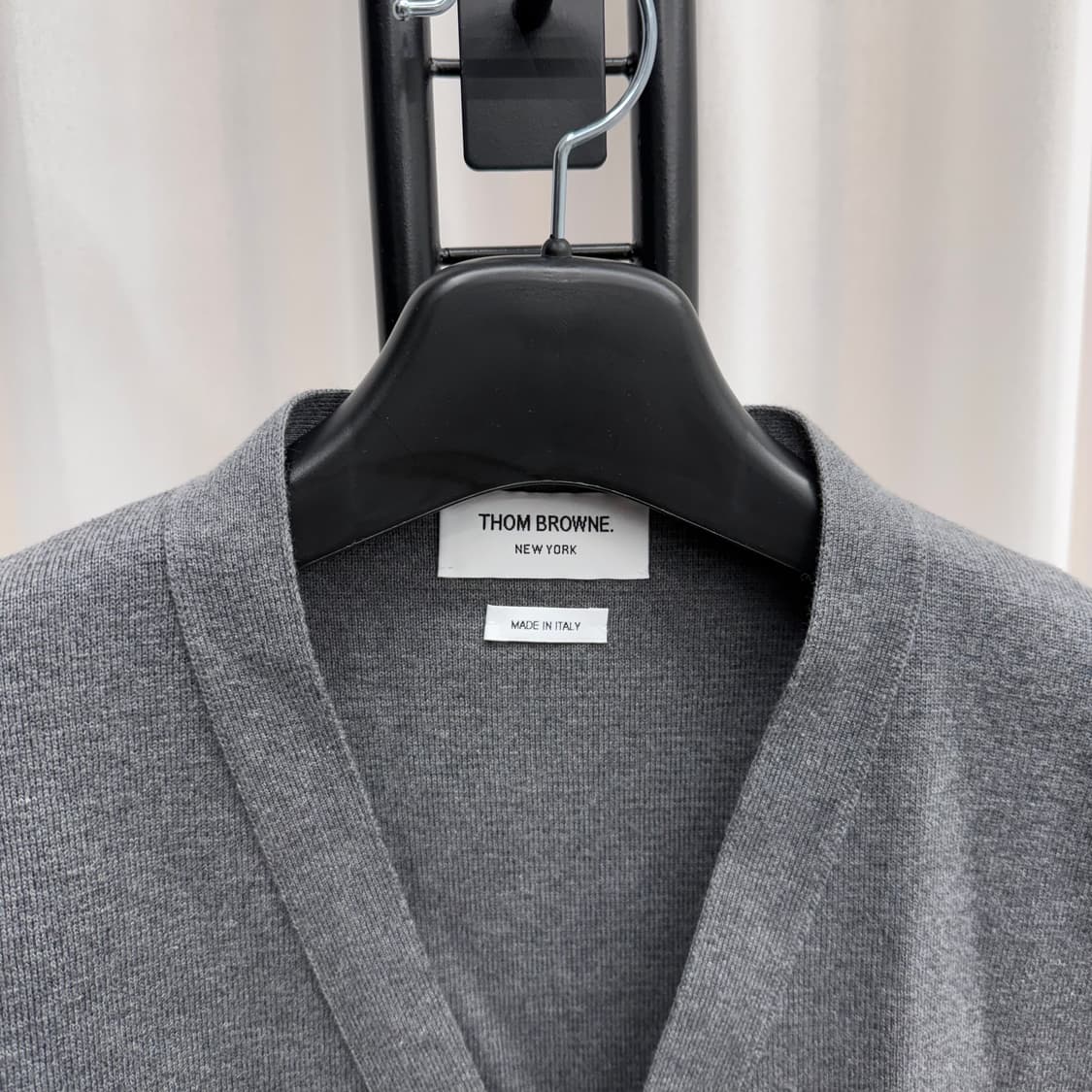 [1회착용/3] 톰브라운 밀라노스티치 가디건 그레이 상품이미지2