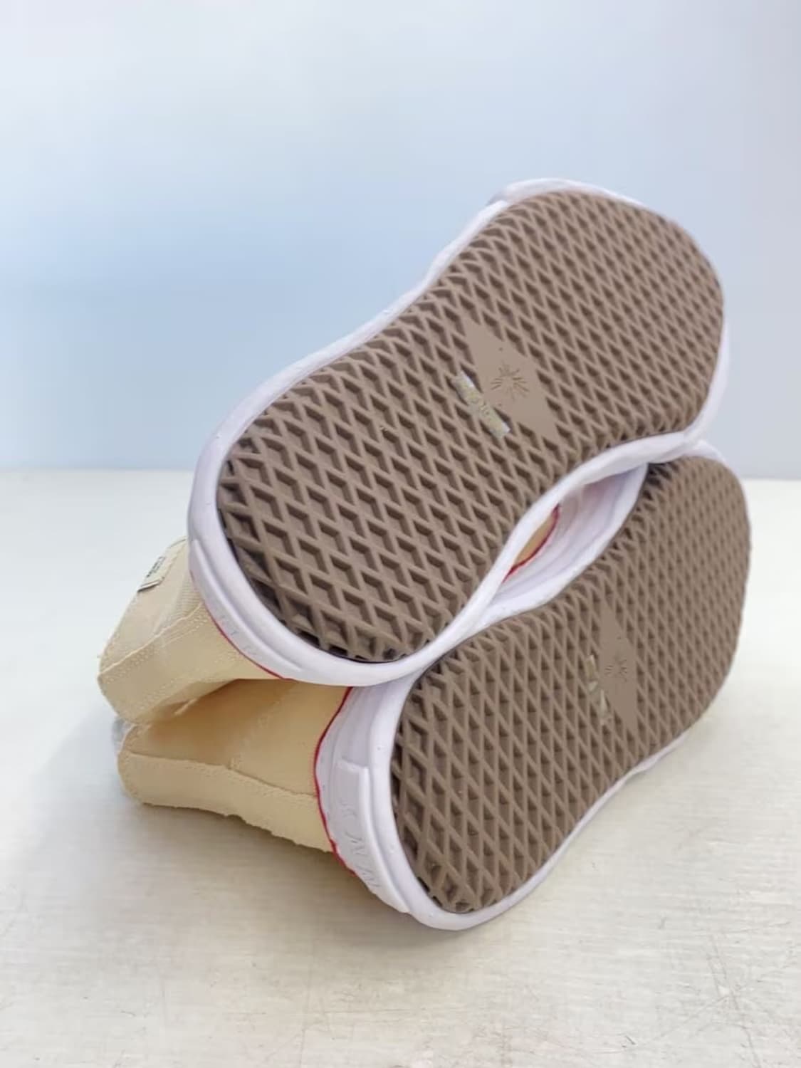 메종 미하라 야스히로 피터슨 OG 솔 캔버스 하이탑 스니커즈 내츄럴 상품이미지3