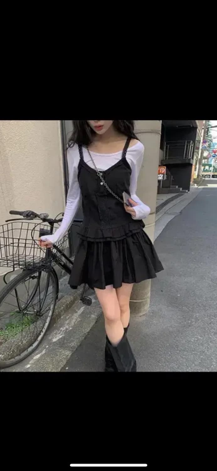 애니원모어 쿠모 프릴 레이스 나시 블랙 상품이미지1