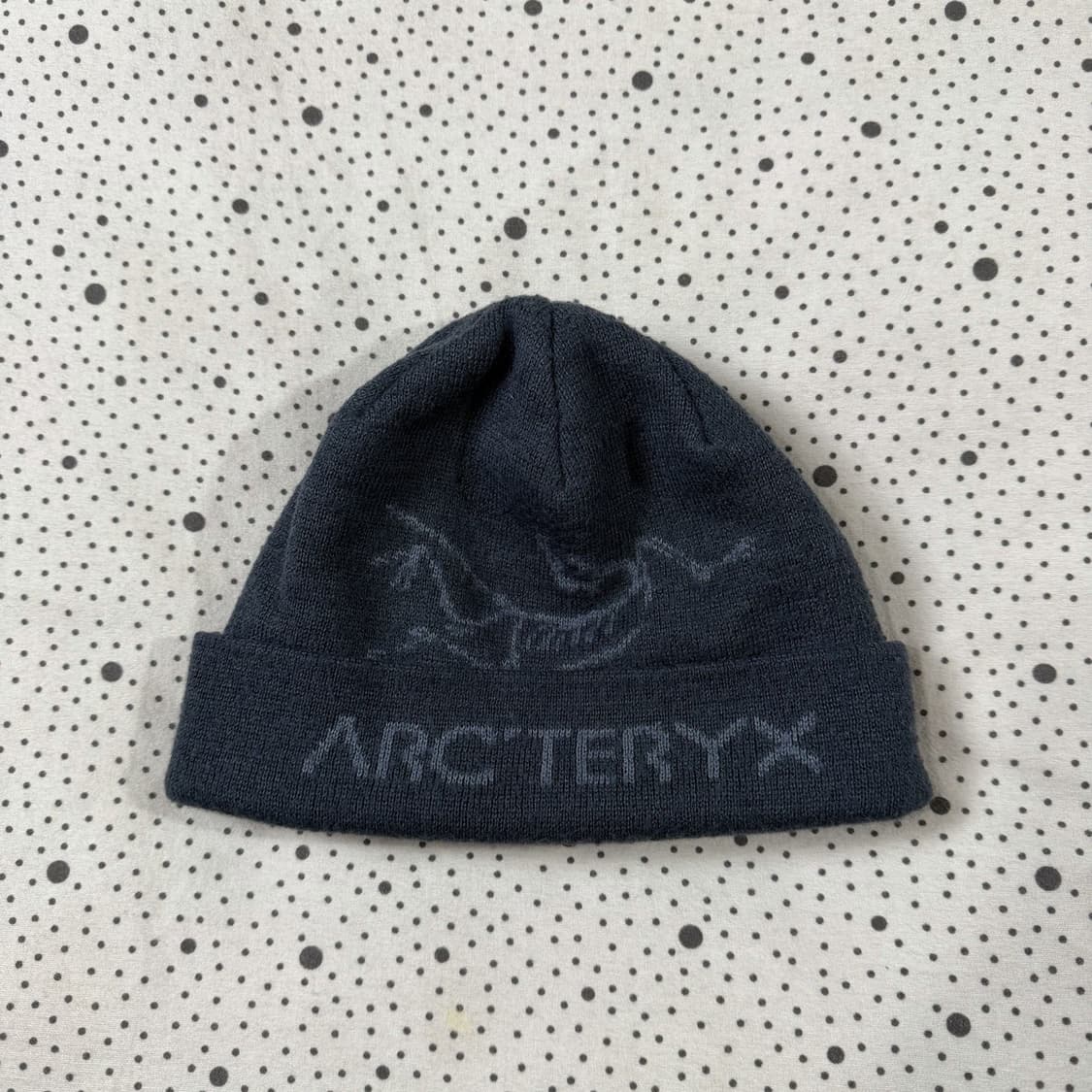 아크테릭스 로고 니트 비니 다크그레이/그레이 상품이미지1