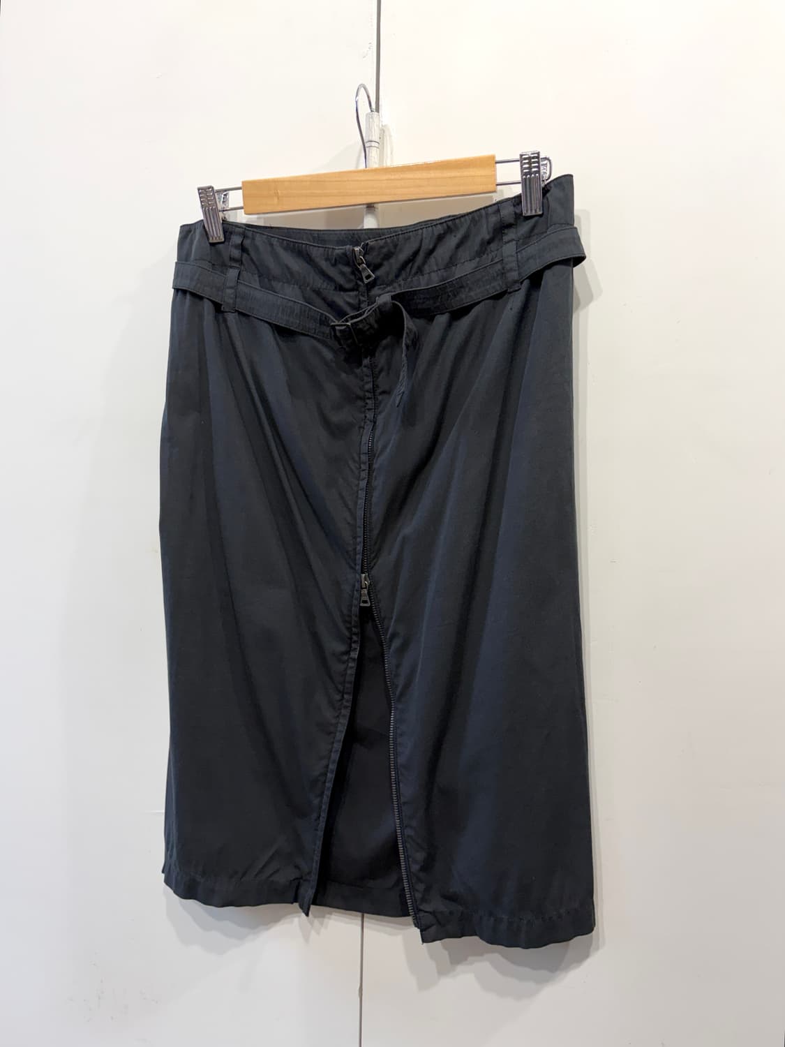 프라다 프론트 슬릿 스커트 상품이미지1