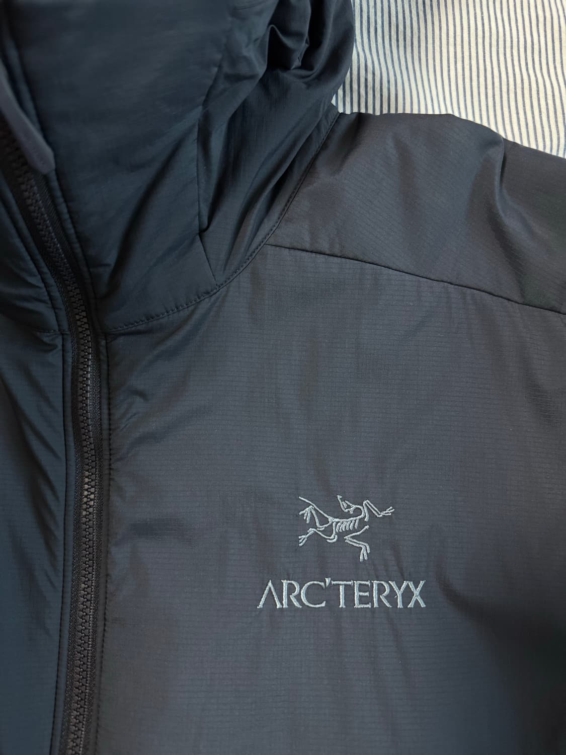 (새상품급) 아크테릭스 아톰 후디 블랙 사파이어 상품이미지4