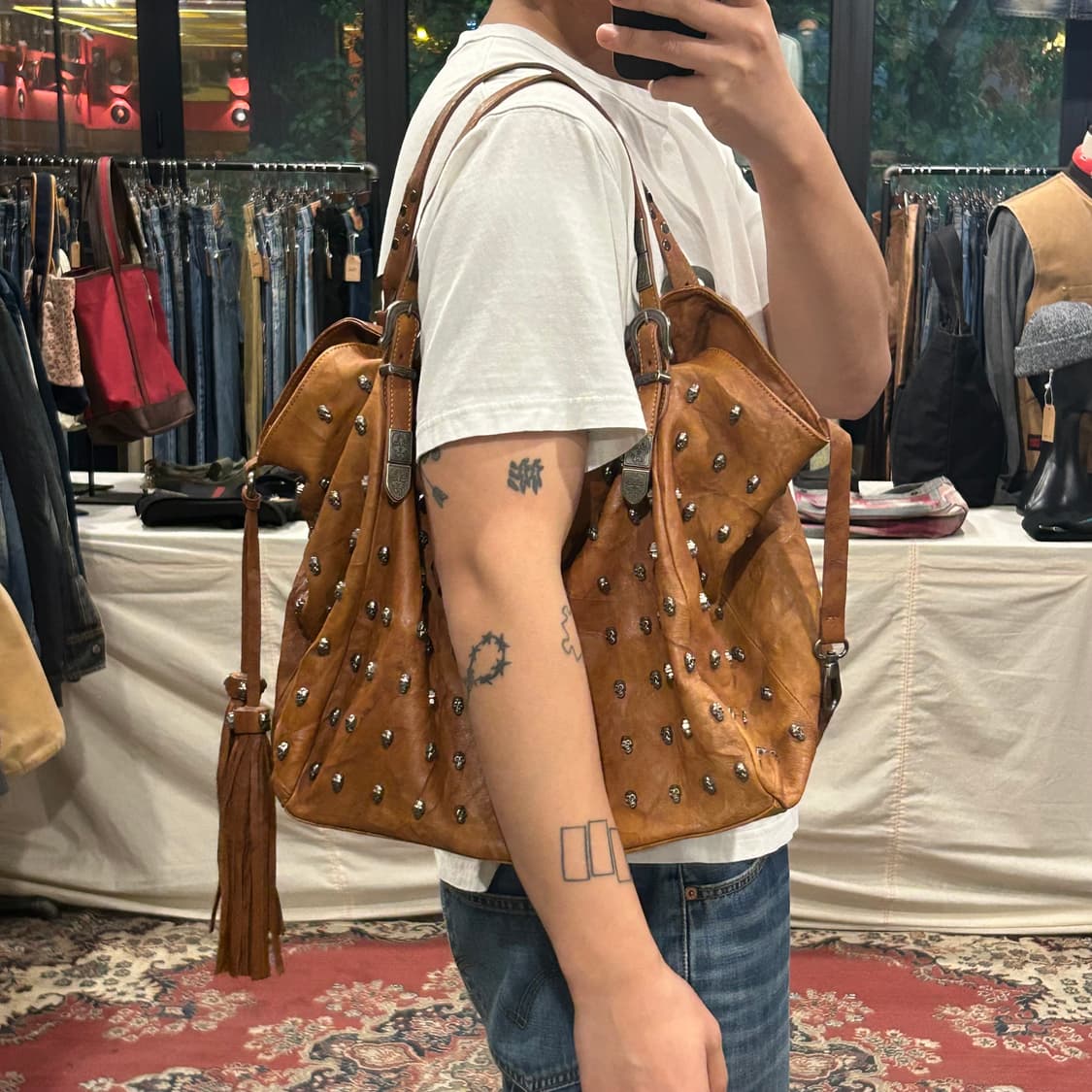 가죽 해골 스컬 스터드 숄더백 브라운 상품이미지10