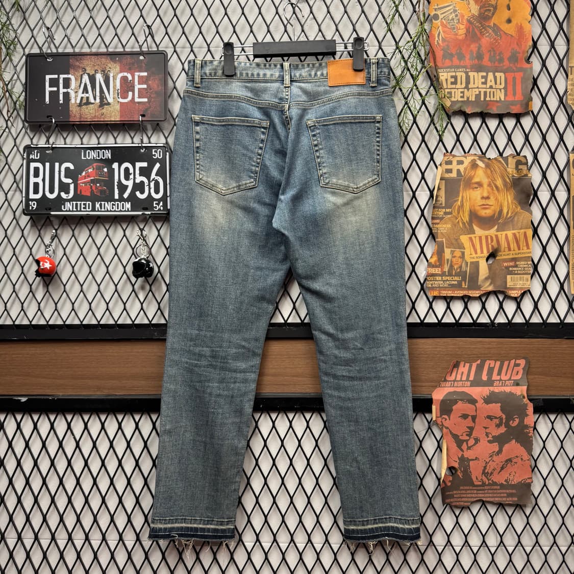 2017 F/W 솔리드옴므 워싱 데님 팬츠 후면 레더 패치 포인트 중청 상품이미지1