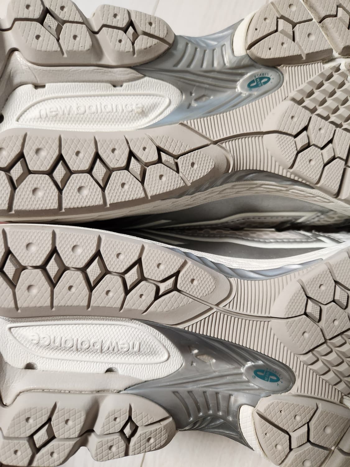 새상품급)뉴발란스 운동화 1906 M1906REE 사이즈275

몇번 안 상품이미지8