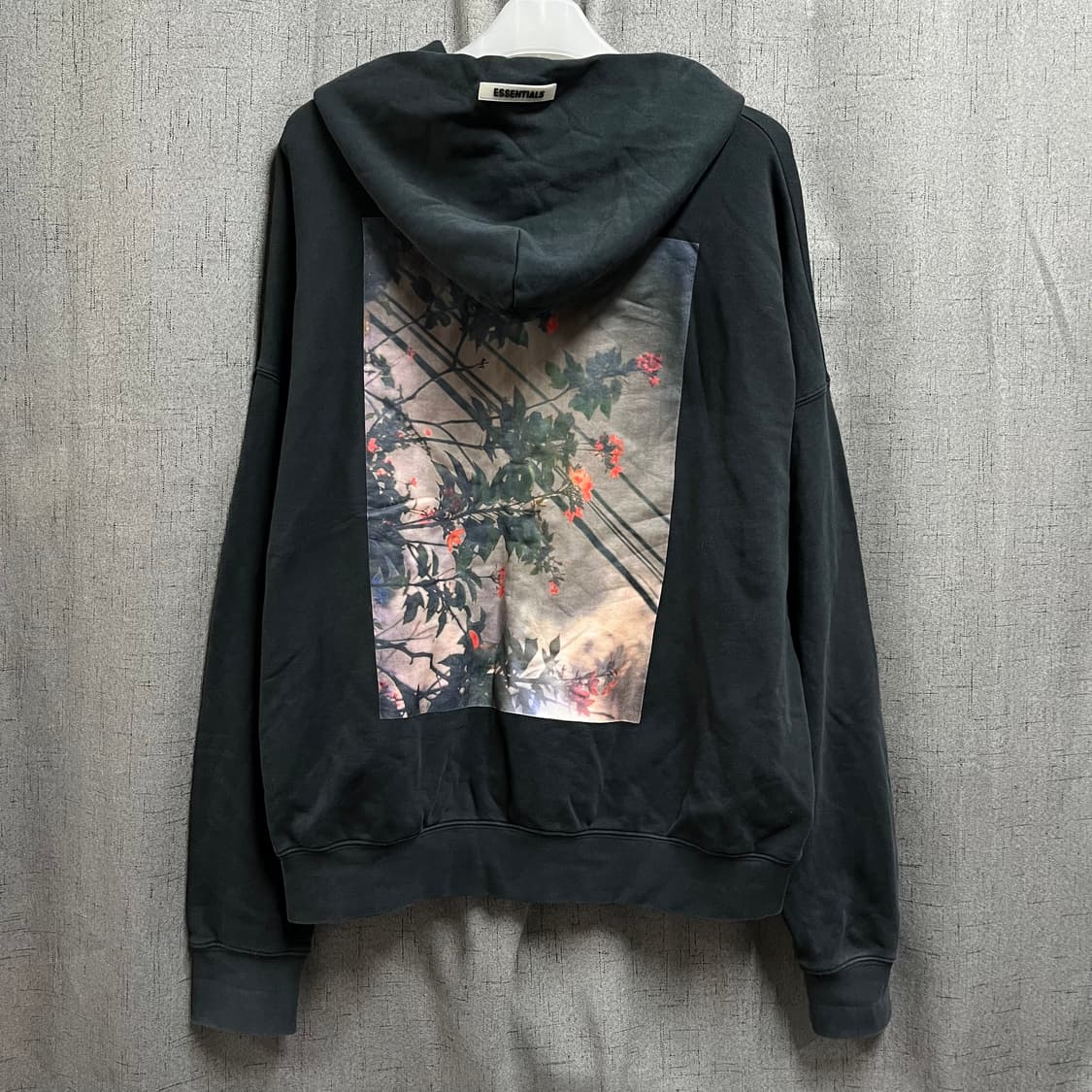 [L] 에센셜 피어오브갓 플로럴 백로고 후드 블랙 상품이미지4