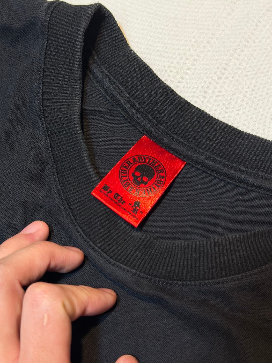 바이더알 크롬깔 스컬 프린팅 티셔츠 블랙 상품이미지4