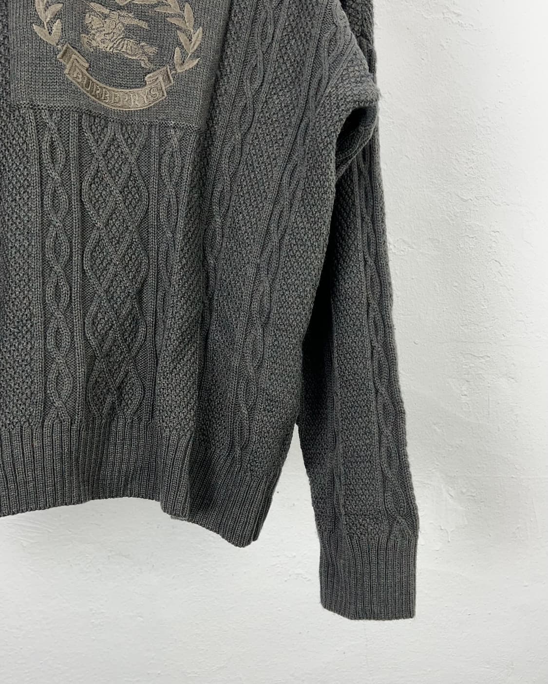 버버리 다크 올리브 센터 월계수 로고 케이블 스웨터 상품이미지5