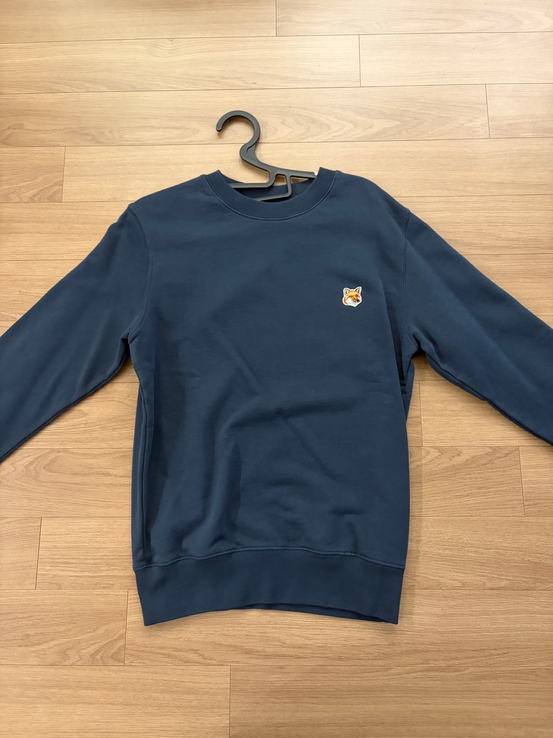 ⭐️새상품⭐️메종키츠네 폭스 헤드 맨투맨 네이비 s 상품이미지1