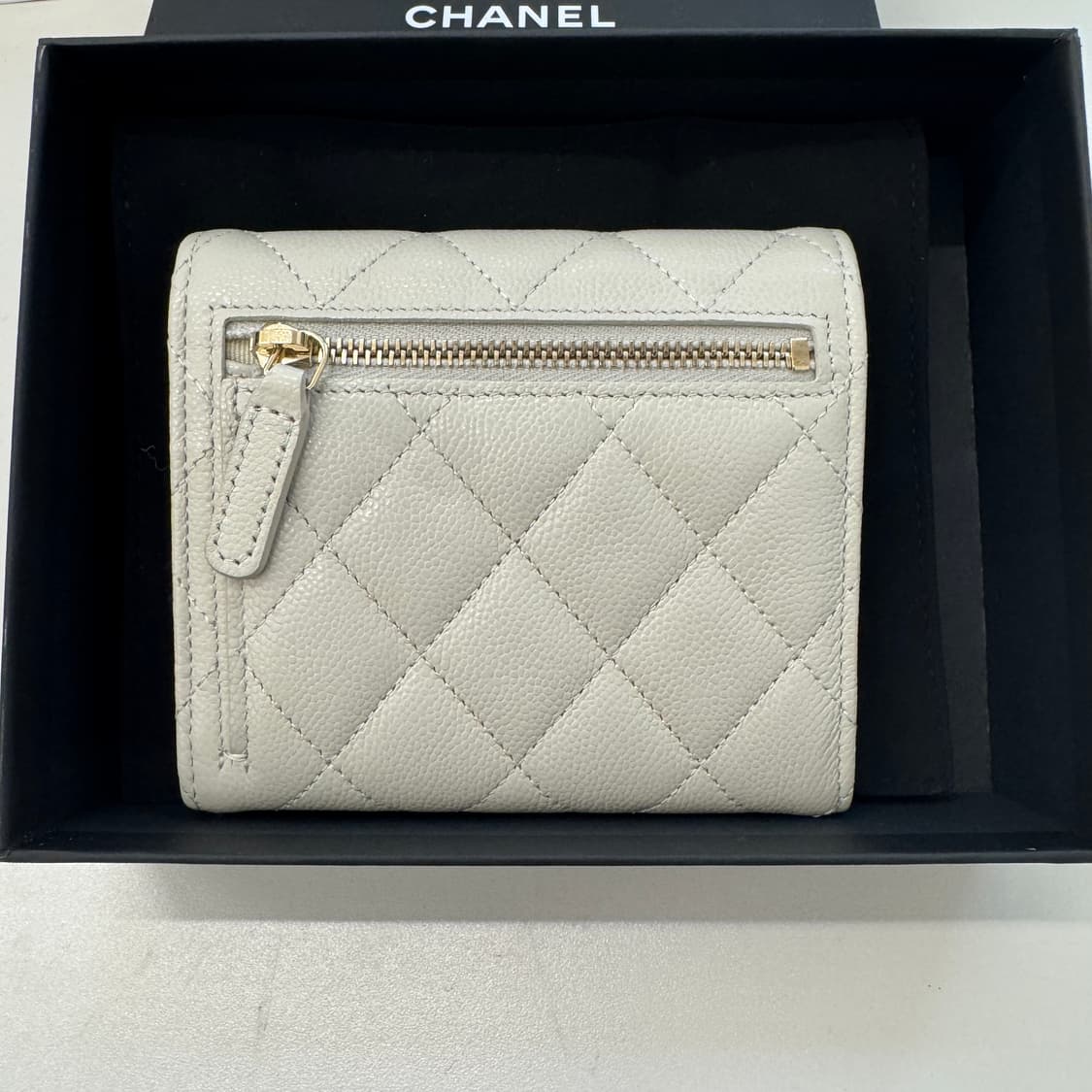 샤넬 클래식 캐비어 반지갑 그레이 새제품 AP0231 상품이미지2