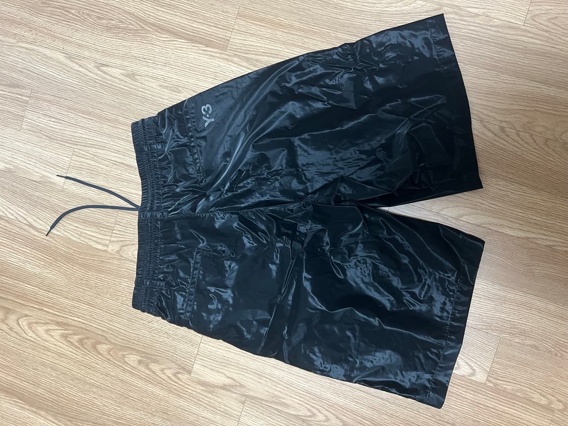 Y-3 글로시 버뮤다 팬츠 상품이미지6