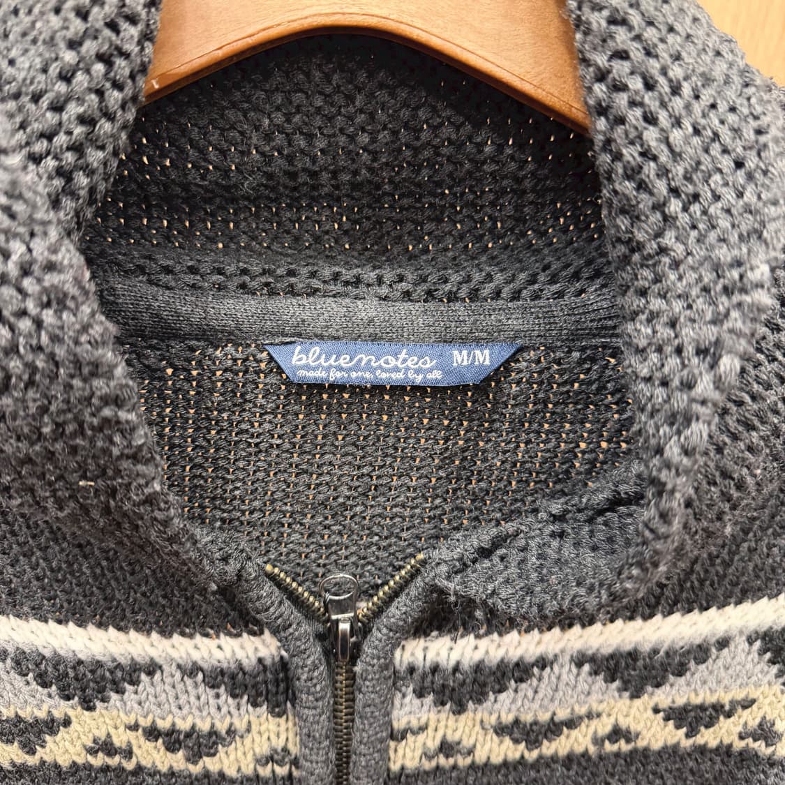 블루노트 니트 집업 가디건 드림캐처 자카드 패턴 디테일 슬림핏 블랙 상품이미지6