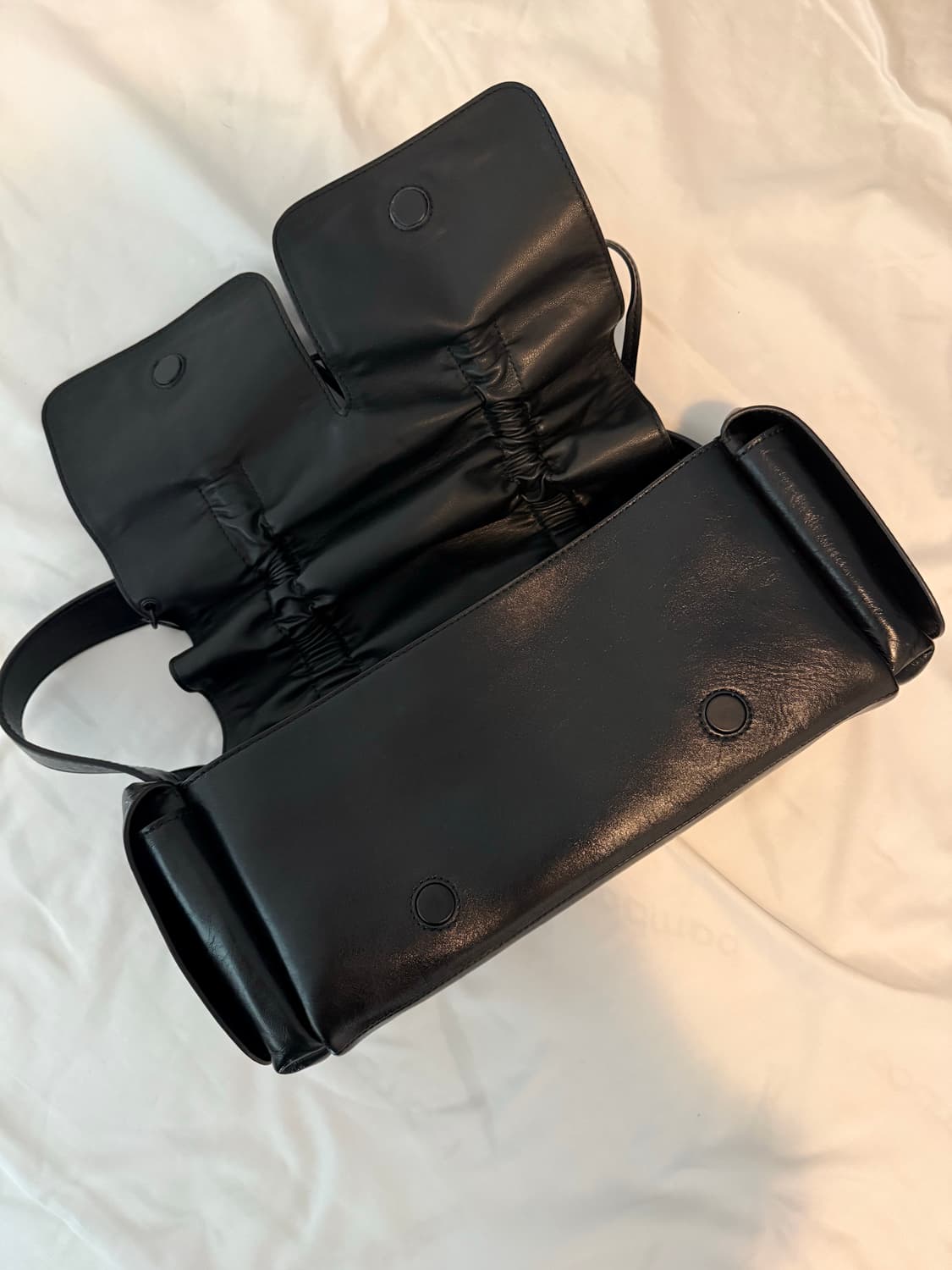 아크네 스튜디오 멀티포켓 백 상품이미지2