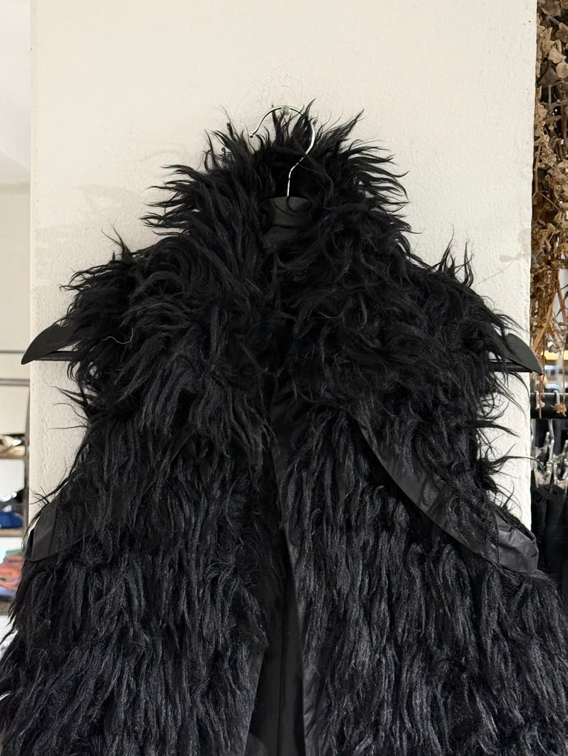 보테가베네타 블랙 모헤어 퍼 크롭 베스트 상품이미지4