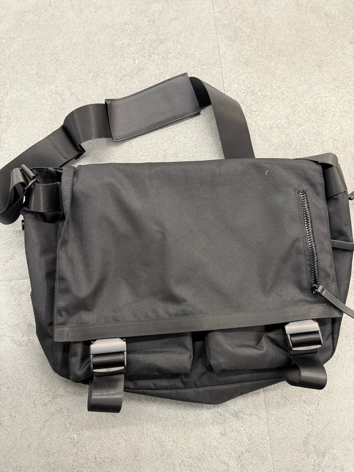 SSRL 듀얼 포켓 메신저백 블랙 상품이미지2