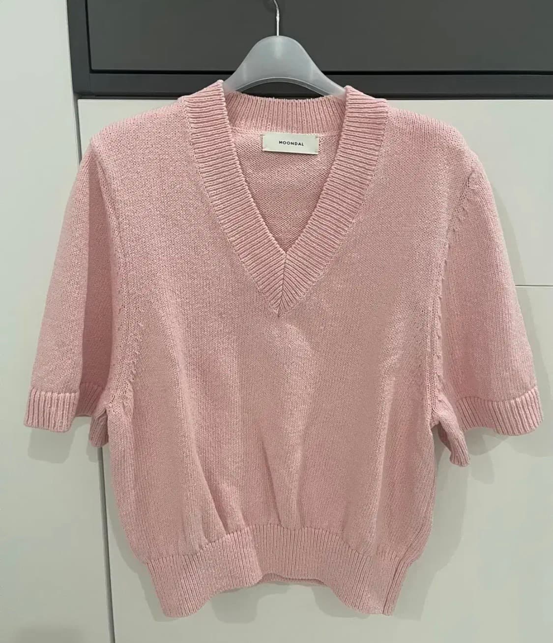 문달 바고반팔니트 vago knit 핑크 문달 브이넥 반팔니트 상품이미지3