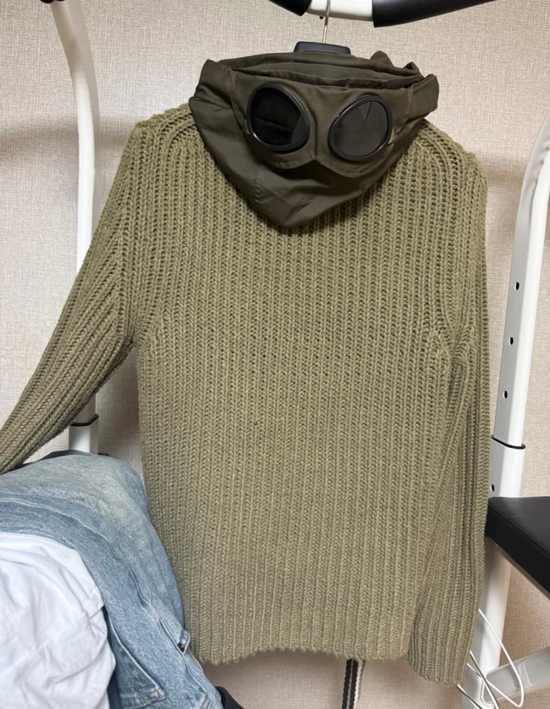 cp컴퍼니 고글 니트 후드집업 카키 상품이미지2