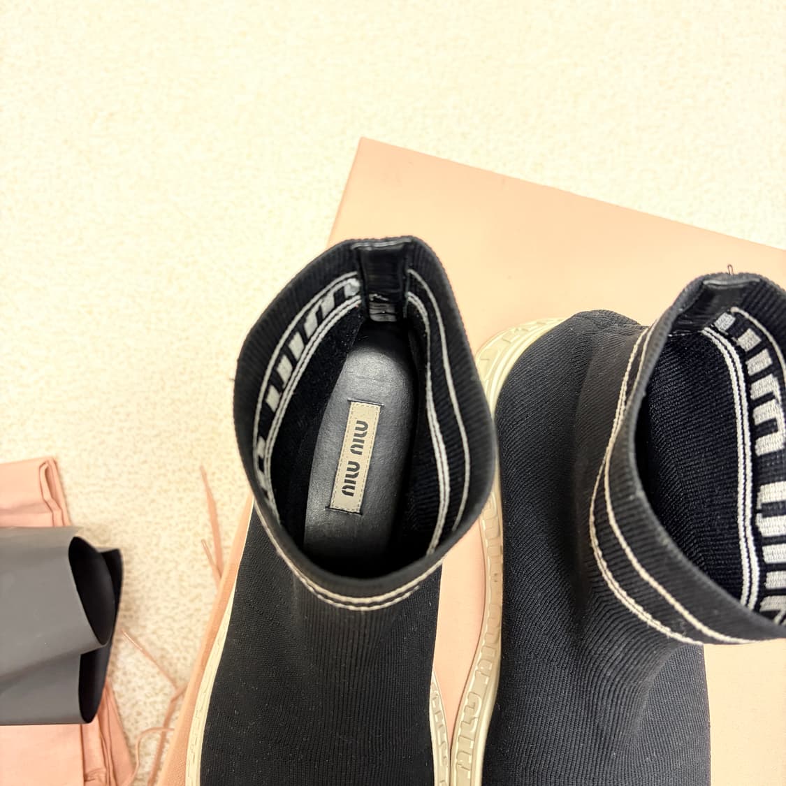 미우미우 니트 삭스 하이탑 스니커즈 상품이미지7