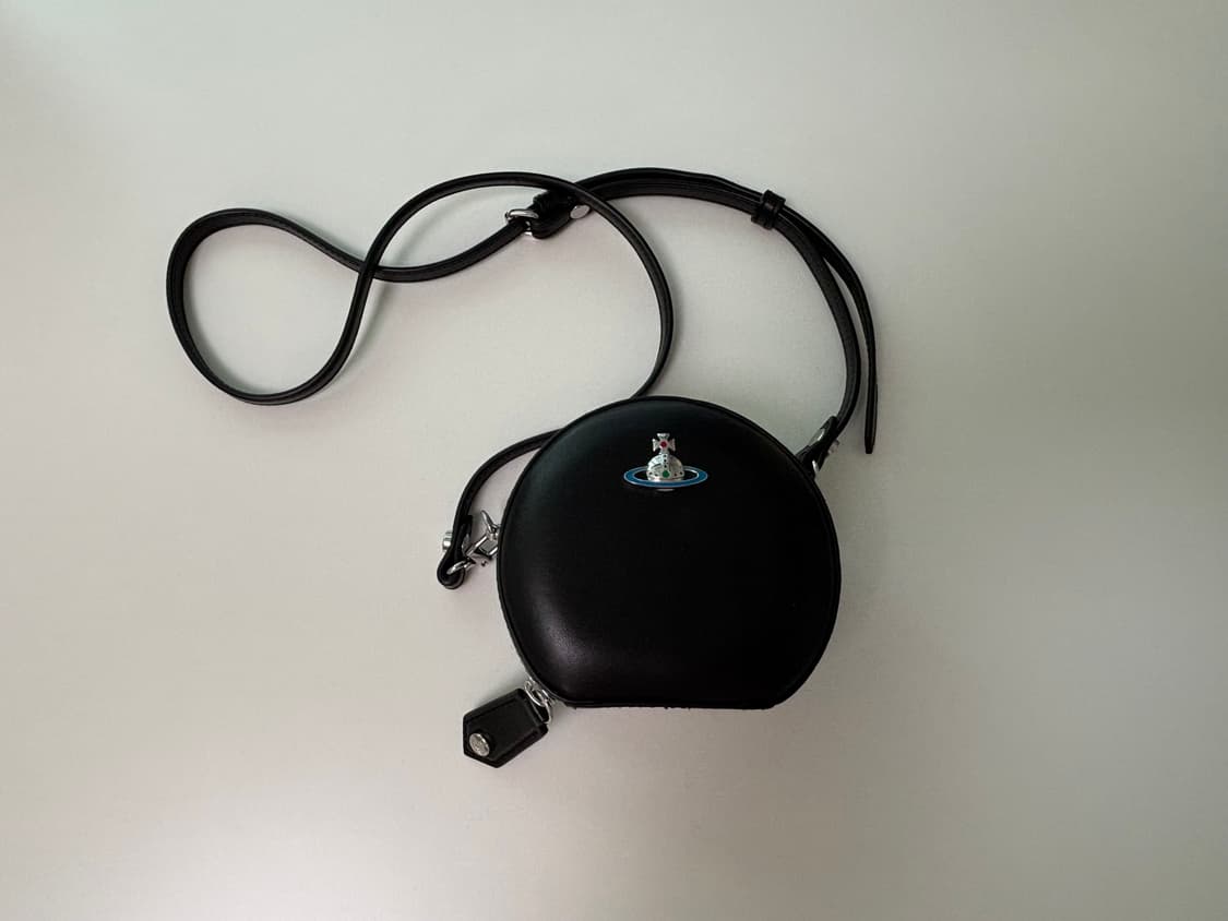 비비안웨스트우드 크로스백 블랙 (1회착용) 상품이미지4