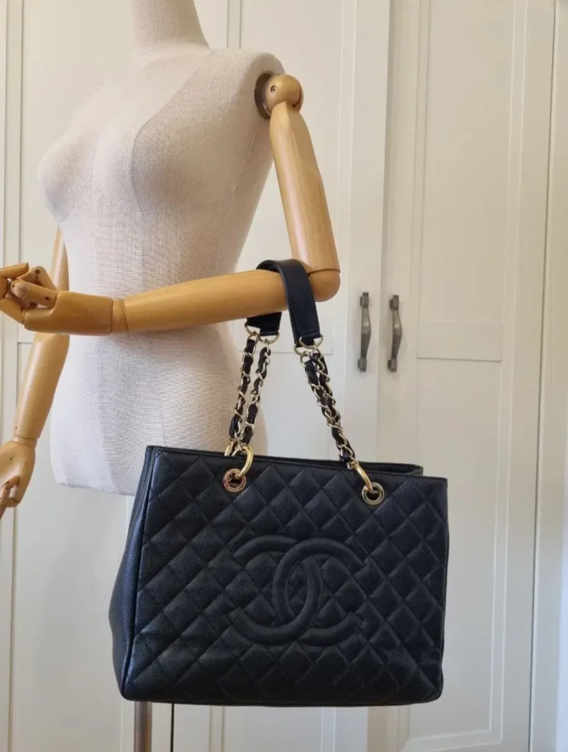 샤넬 캐비어 그랜드샤핑 숄더백 금장 상품이미지1