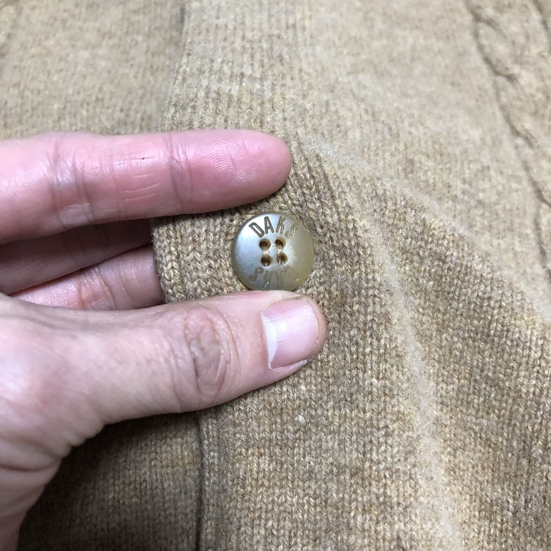 (105) 닥스 DAKS 100% 퓨어울 카라 케이블 가디건 다크 카멜 상품이미지3