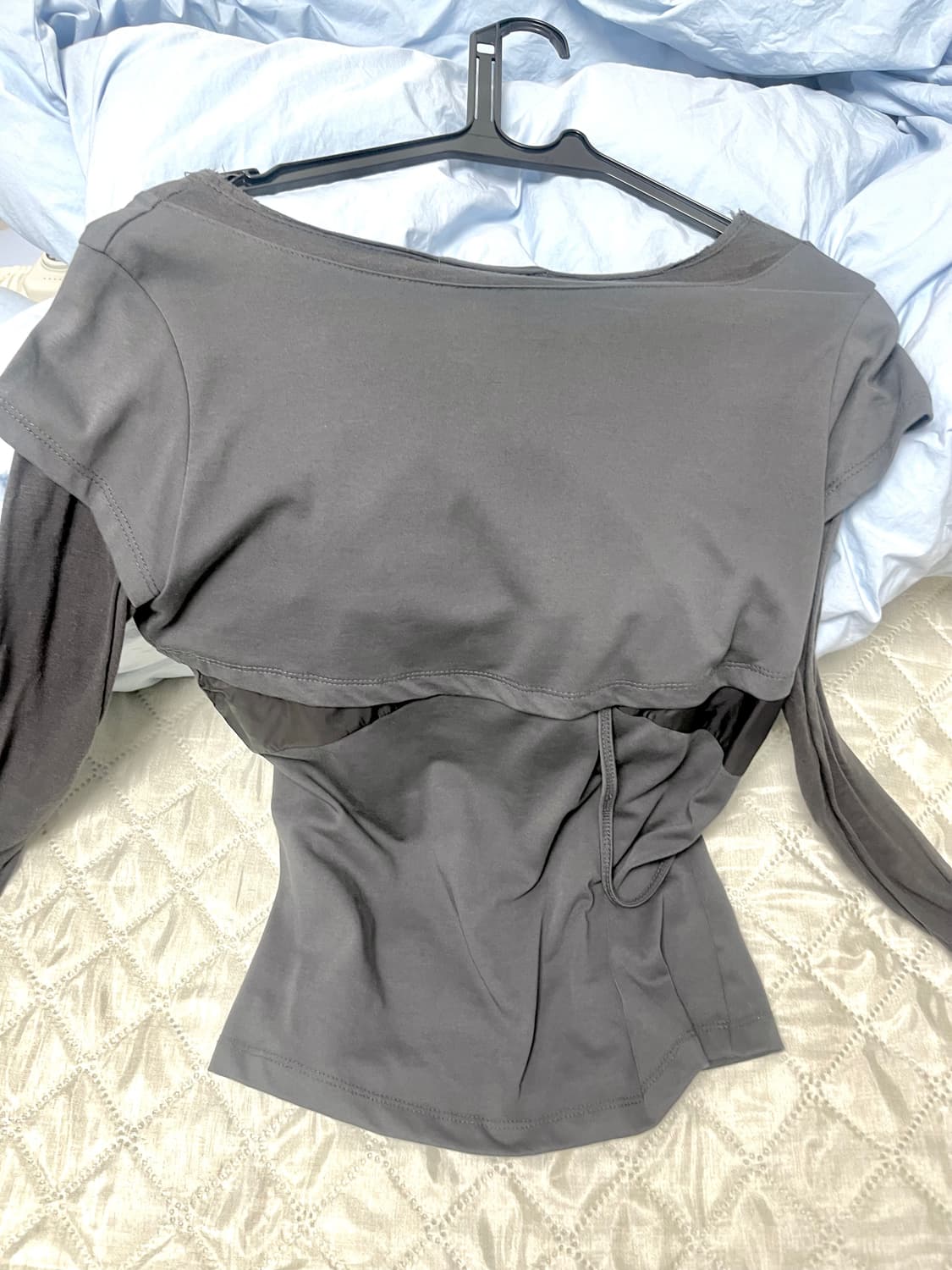 오호스 OJOS 레이어드 숄더 스트랩 롱 슬리브 차콜 상품이미지5