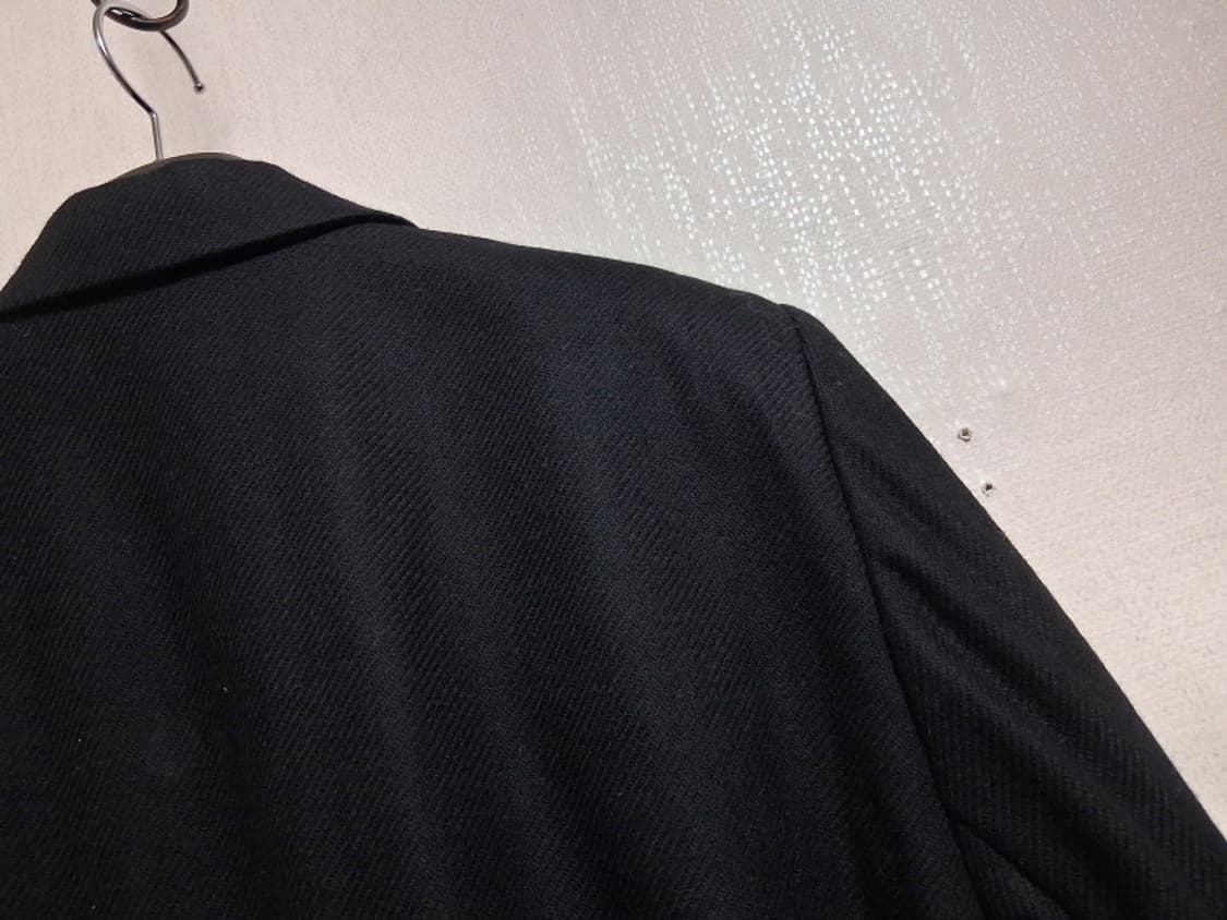 부티크 에코 가오리핏 숏자켓 77사이즈입니다. 검정색상에 순모 울 모직  상품이미지8