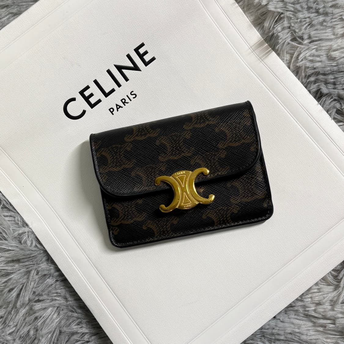 셀린느 트리옹프 플랩 카드지갑 상품이미지1