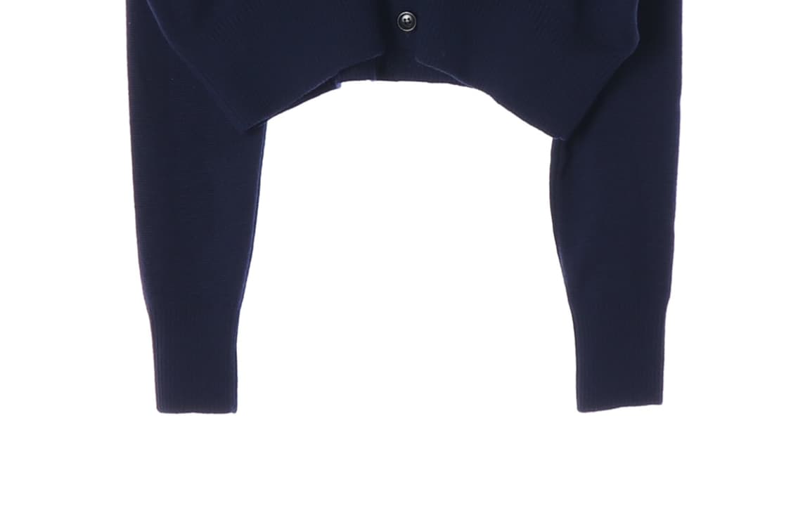 [M]ami아미 23FW 울100% 네이비 로고 브이넥 숏 니트 가디건
 상품이미지4