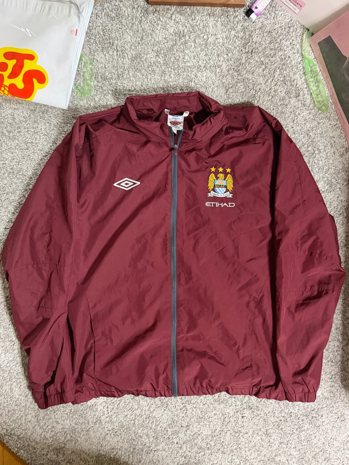 엄브로 맨시티 구형 바람막이 상품이미지1