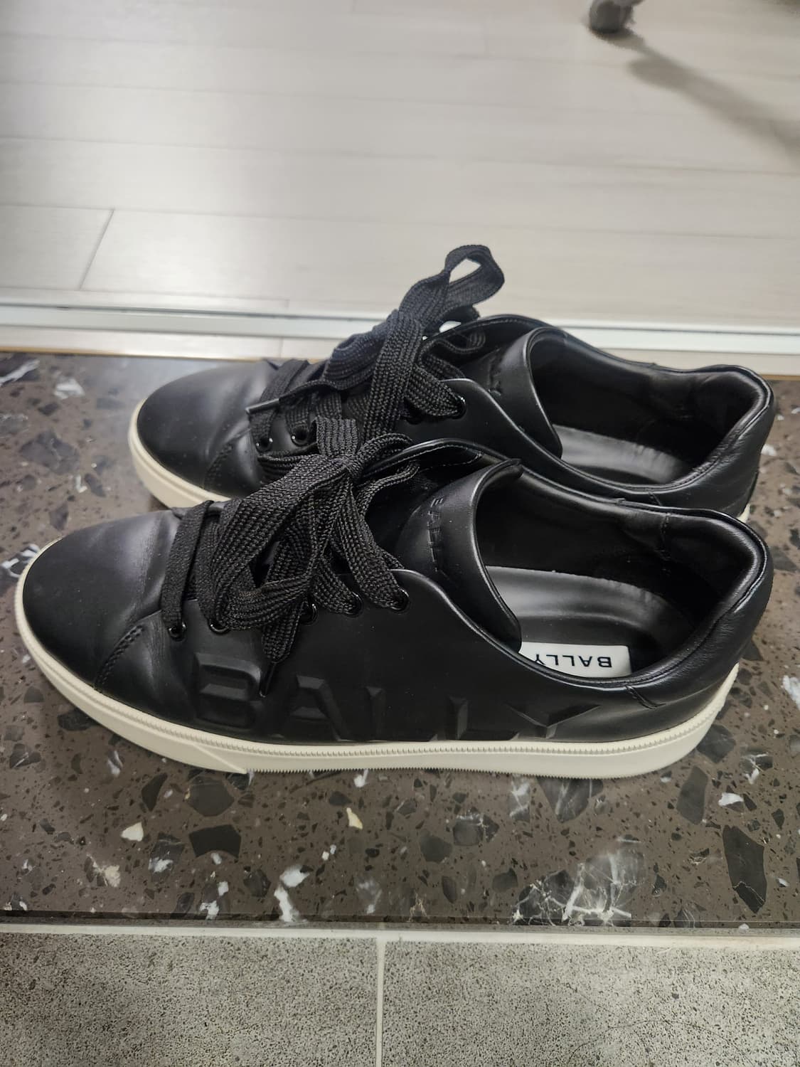 25FW Bally 레이즈 엠보스드 로고 레더 스니커즈 상품이미지2