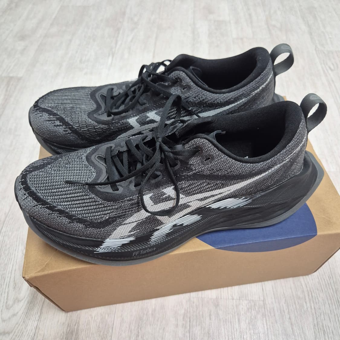 아식스 슈퍼블라스트2 블랙 색상 275사이즈 상품이미지2