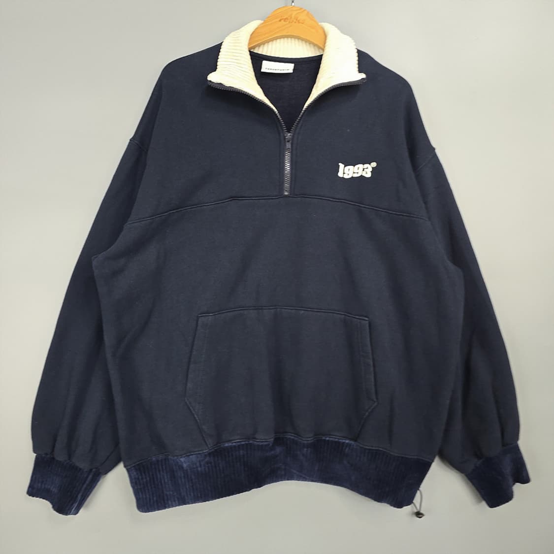 1993스튜디오(1993STUDIO) 배색 하프집업 맨투맨 FREE 상품이미지1