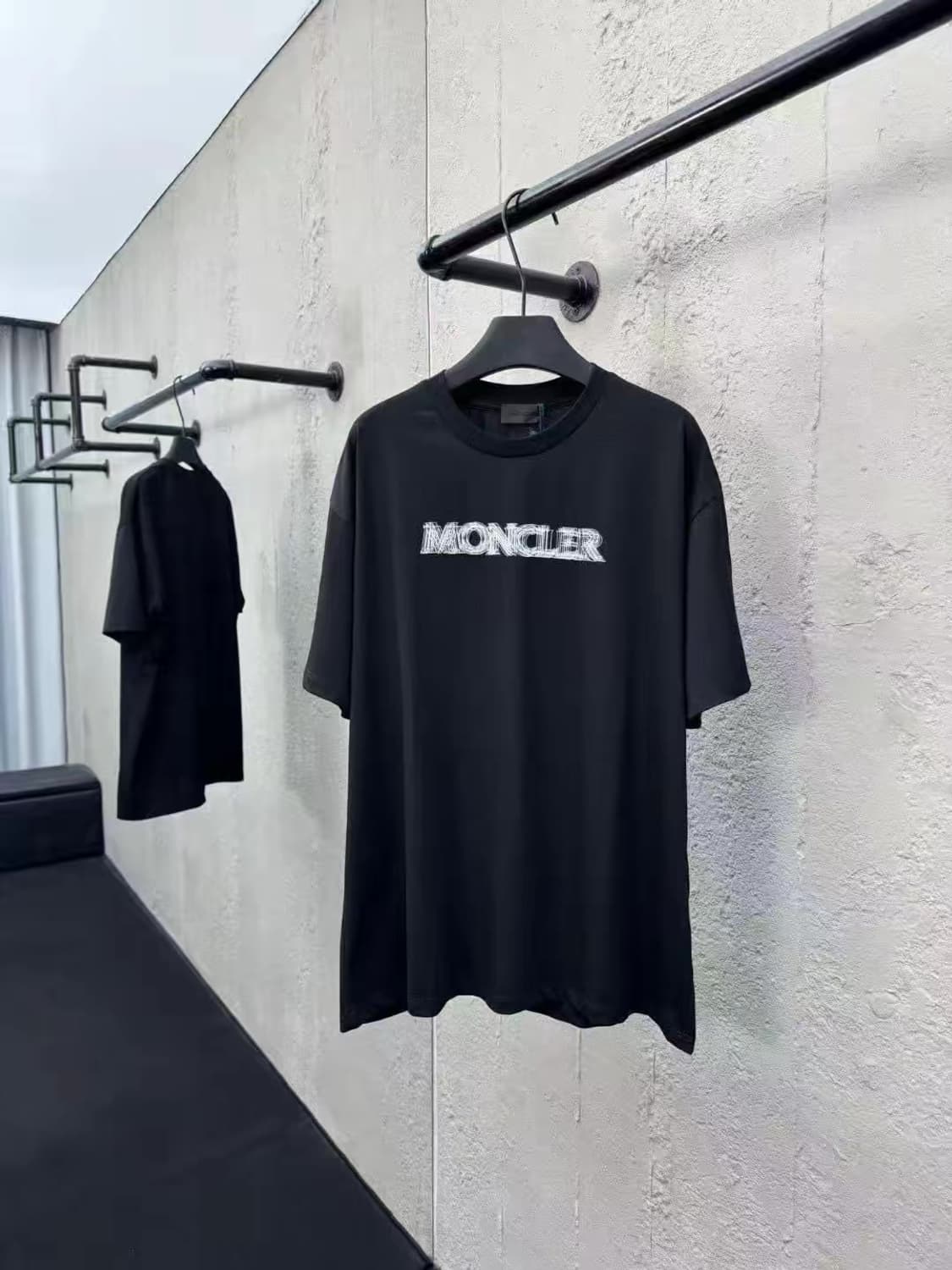 몽클 캐쥬얼 반팔티 상품이미지1